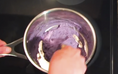 Woman Mixes Flour Salt Oil and Kool-Aid and Then Warms It Up. When She’s Done AWESOME!