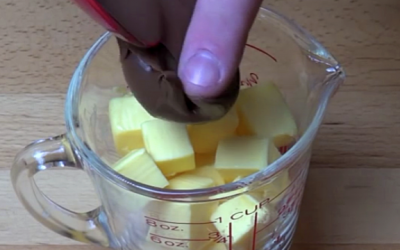 This Guy Mixes Cream Cheese With Nutella. When He’s Done YUM!