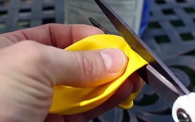 This Guy Cuts The Top Off These Balloons For An Incredible Reason. I Need Like 10 Of These!