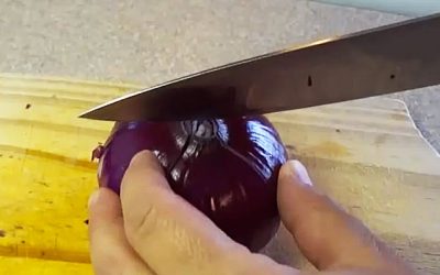 She Slices an X Into An Onion And Puts It In The Oven For 30 Minutes. When She Takes It Out WOW!