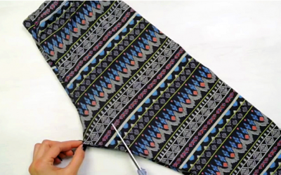 Woman Starts Cutting Into Her Old Leggings. When She’s Done Its Absolutely Stunning!