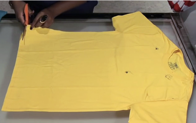 She Starts Cutting Up This Old T-Shirt. 3 Minutes Later An Unexpected Surprise!