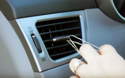 This Lady Wraps A Rubber Band Through The Dashboard Vent Of Her Car. The Reason Is Brilliant