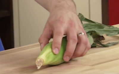 I’ve Been Taking The Husk Off The Corncob Wrong My Entire Life. I Had No Idea..