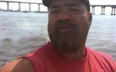 Man Gets An Unexpected Photobomber Right As He Takes a Selfie By The Ocean