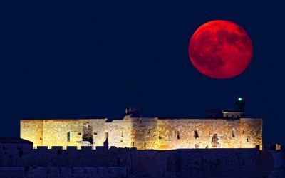 The Largest Super Moon In 70 Years Is About To Rise and Break All The Records.