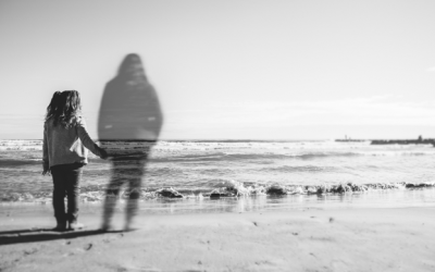 6 Clear Signs a Lost Loved One Is Close By You and Attempting To Send You a Message