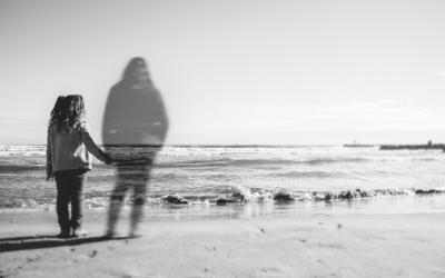 6 Clear Signs a Lost Loved One Is Close By You and Attempting To Send You a Message