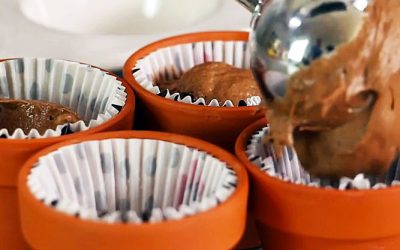 She Puts Cake Batter Inside These Flowerpots. But When She’s Done My Mouth Won’t Stop Watering!