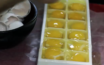 Man Cracks Eggs Into An Ice Cube Tray. The Reason Is Brilliant