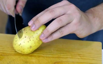 Apparently I’ve Been Peeling Potatoes Wrong This Whole Time. THIS Is The Only Way It Should Be Done