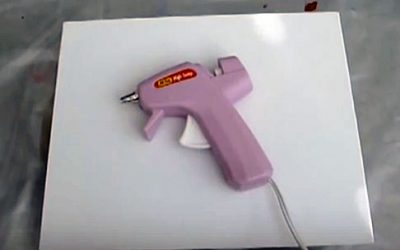This Woman Places Crayons In a Hot Glue Gun. The End Result Is Surprisingly Awesome!