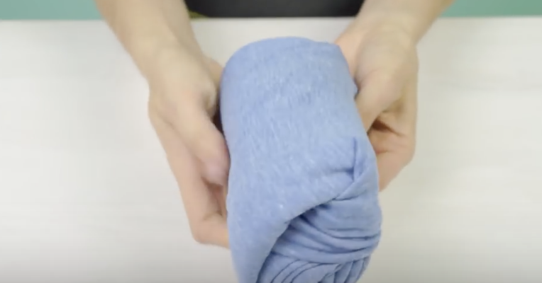 The Easiest Way To Fold and Pack T-Shirts With THIS Unexpected Wrinkle ...