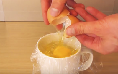 He Puts An Egg In Some Cling Wrap. But When He’s Done You’ll Never Cook Eggs The Same Way Again!