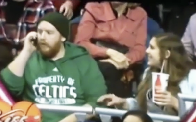 He Ignores His Girlfriend When The Kiss Cam Got To Them. What The Camera Caught Next Is Hilarious!