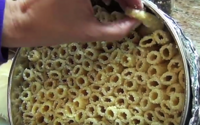 She Stacks Pasta In A Pot. When She’s Done An Unexpected Delicious Surprise!