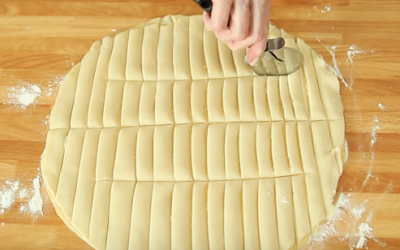 She Starts Cutting a Pie Crust Using a Pizza Slicer. But When She’s Done YUM!