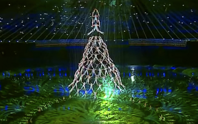 These People Formed A Human Tree. But Their Next Move Left The Crowd Stunned!