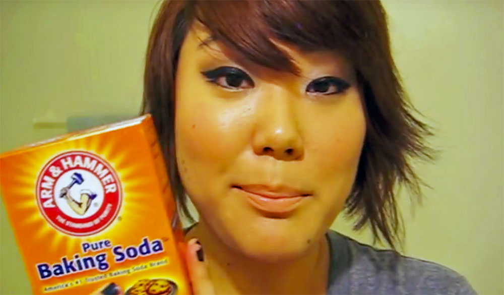 This Woman Starts Rubbing Baking Soda On Her Face The Reason Is An