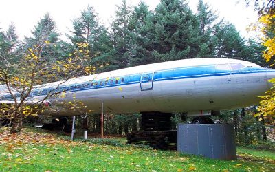 Man Renovates a Retired Airplane Into His House.