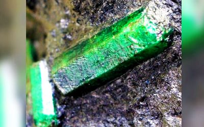 This Guy Found an Emerald Over 800 lbs Then Hid Underground Scared Someone Would Take His Life